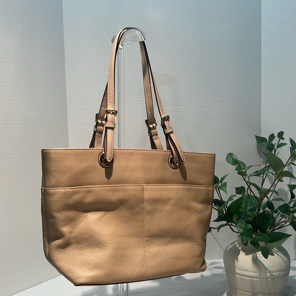 Michael Kors Camel Tan Bedford Tote Bag with Gold Accents. EUC. - Picture 4 of 14